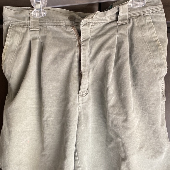 Vintage pleated Bermuda shorts with side pockets - Picture 2 of 8